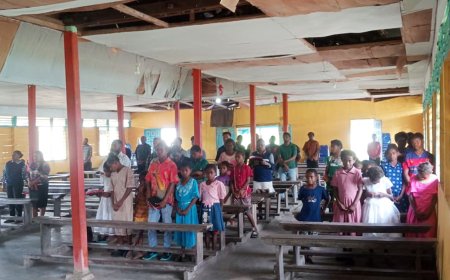 Tingkatkan Keimanan, Personel Satgas TMMD Ibadah Minggu di Gereja Santa Teresia Wanam