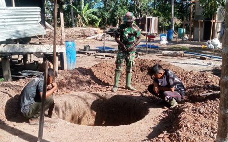 Kebersamaan TNI dan Masyarakat, Menjadi Kekuatan TMMD Dalam Membangun Sumur Galian di Wanam