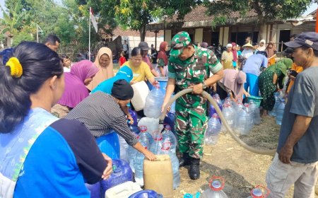 TNI Hadir di Tengah Kekeringan, Koramil 05/Suradadi Salurkan Air Bersih untuk Ratusan Warga Desa Harjasari