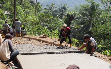 Pak Sakum Jadi Teladan Semangat Gotong Royong Hidupkan TMMD