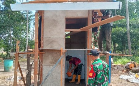 Pastikan Standar Kontruksi, Komandan SSK TMMD 129 Intensif Awasi Pembangunan MCK di Wanam