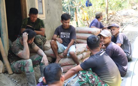 Di Tengah Lelah Canda dan Cerita Satgas TMMD Tetap Mengalir