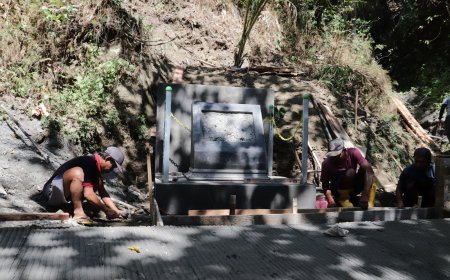 Tugu Prasasti Mulai Menjulang Menjadi Penanda Sejarah TMMD di Gumelem Kulon
