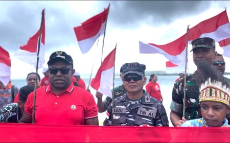 Semarakkan HUT RI ke-81, Yonif TP 809/NTM dan Forkopimda Sarmi Gelar Kirab Merah Putih