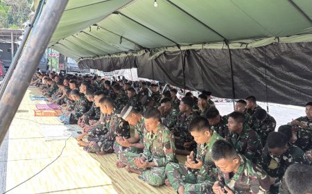 Sholat Jumat dan Syukuran HUT RI ke-81, Prajurit Yonif TP 860/NSK Perkuat Iman dan Nasionalisme