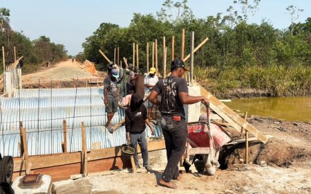 TNI dan Masyarakat Kompak Bangun Jembatan Aramco di Kurik Merauke
