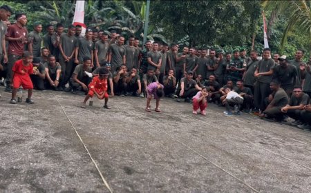 Keceriaan HUT ke-81 RI: Yonif TP 809/NTM Bersama Masyarakat Gelar Lomba 17-an Penuh Semangat di Tengah Guyuran Hujan