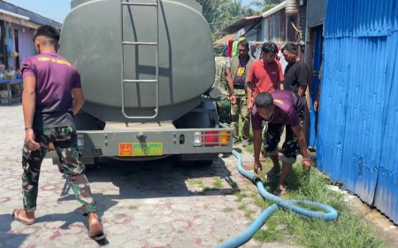 Prajurit Yonif TP 860/NSK Salurkan Bantuan Air Bersih untuk Warga Kampung Uri yang Terdampak Kekeringan