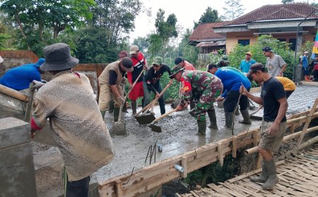 Jembatan Beton Sungai Mbawang Mulai Dicor Akses Warga Paweden Segera Terhubung