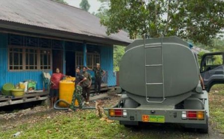 Warga Kampung Botawa Krisis Air Bersih, Prajurit Yonif TP 860/NSK Turun Langsung Antar Bantuan ke Rumah-Rumah
