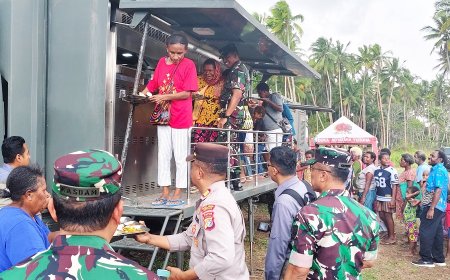 TNI-Polri, Pelajar dan Masyarakat, Gelar Makan Bersama Ungkapan Syukur Keberhasilan Karya Bakti TNI AD di Merauke