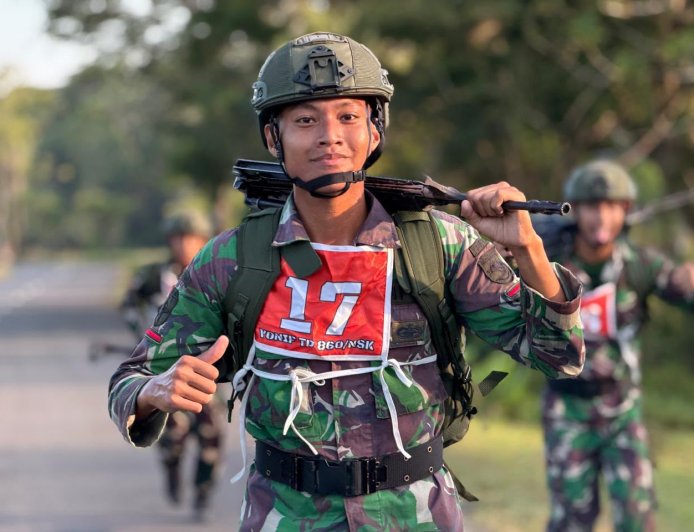 Semangat Sambut HUT Yonif TP 860/NSK, Prajurit Tempuh Lintas Medan Uji Fisik dan Mental Tempur