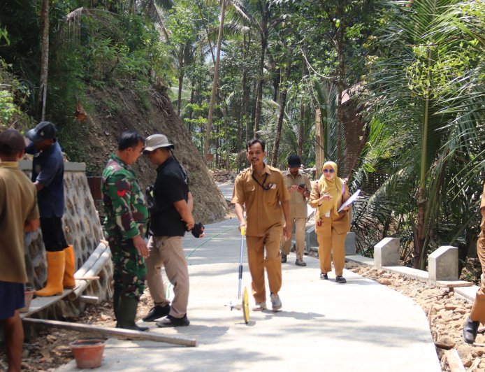 Sekdes Dampingi Pengukuran Pastikan Hasil TMMD Sesuai Standar