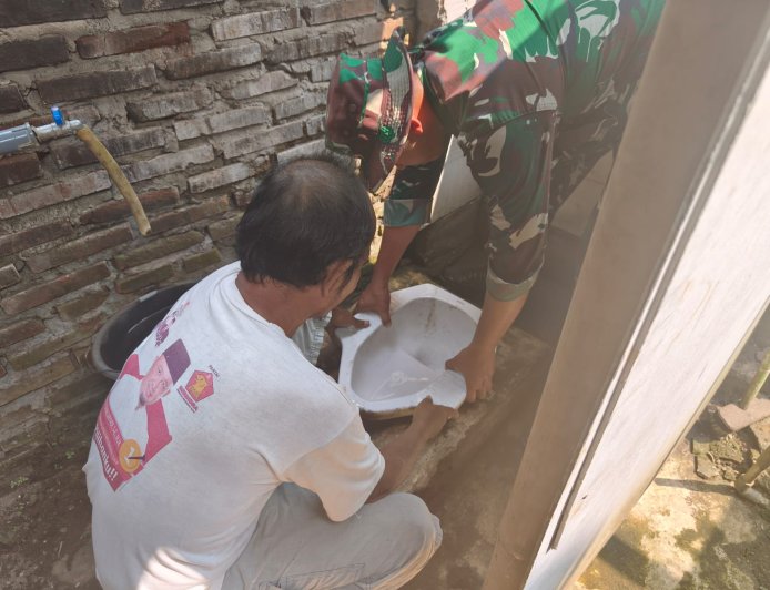 Rumah Pak Toid Mulai Berkeramik Jamban Baru Lengkapi Harapan Keluarga