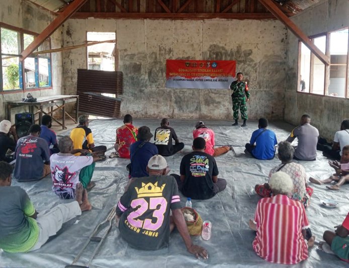 Untuk Masa Depan Anak, Personel Satgas TMMD 129 Sosialisasikan Program Sekolah Rakyat di Wanam