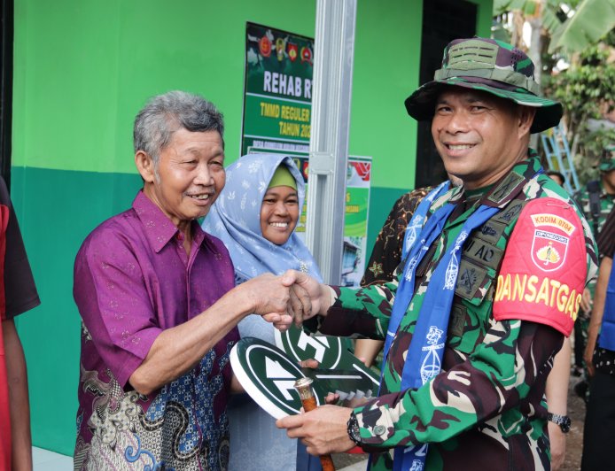 Kunci Diserahkan Harapan Baru Dimulai RTLH TMMD Reguler ke-129 Jadi Rumah Layak Huni