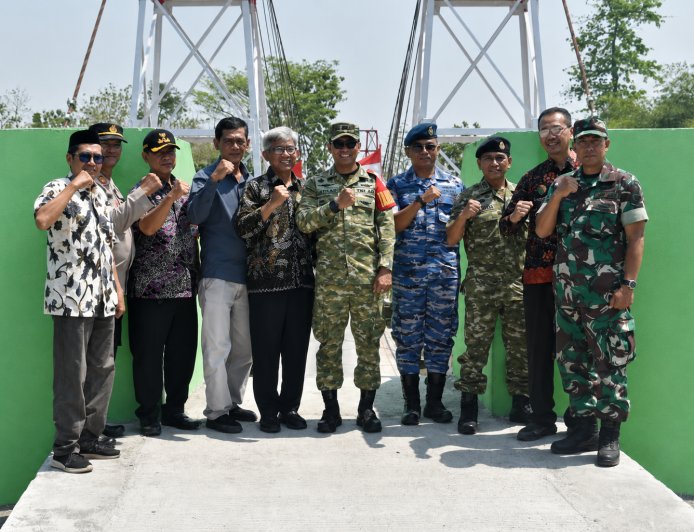 Jembatan Gantung Garuda Gembongdadi Diresmikan, Wujud Nyata Pengabdian TNI untuk Rakyat