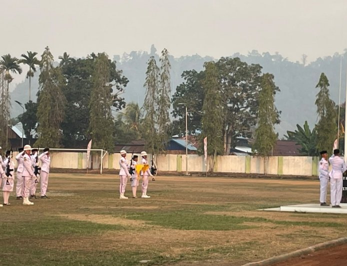 Prajurit Yonif TP 804/DBAY Raih Apresiasi sebagai Pasukan Terdisiplin dalam Upacara HUT ke-81 RI di Nabire