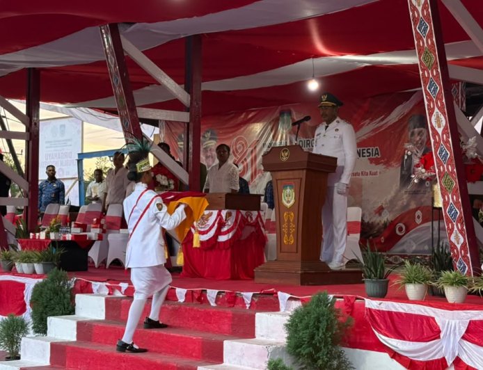 Khidmat Penurunan Sang Merah Putih di Waropen, Yonif TP 860/NSK Tunjukkan Soliditas Bersama Forkopimda