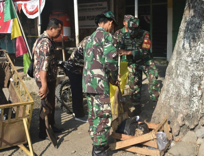 Kodim 0712/Tegal Gelar Karya Bakti Bersama di Pasar Pesayangan