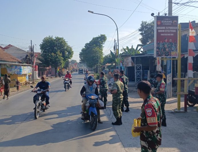 Jumat Berkah Koramil 11/Pangkah, Berbagi 60 Nasi Bungkus untuk Masyarakat dan Pengguna Jalan