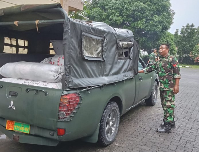 Sentuhan Kemanusiaan Korban NTT oleh Kodim 0712/Tegal Berupa 100 Selimut dan 200 Paket Sembako