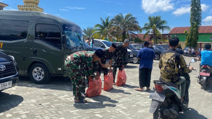 Yonif TP 804/DBAY Berbagi Jumat Berkah di Masjid Agung Al-Falah Nabire