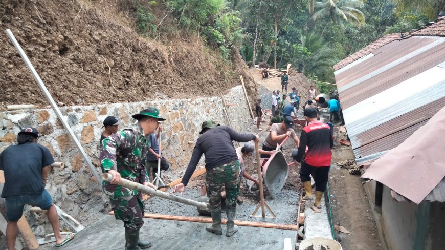 Tongkat Bambu Andalan Pelda Ratam di TMMD Reguler ke-129