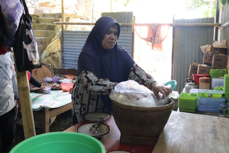 Dari Dapur Sederhana Bu Sartini Semangat Satgas TMMD Terus Menyala