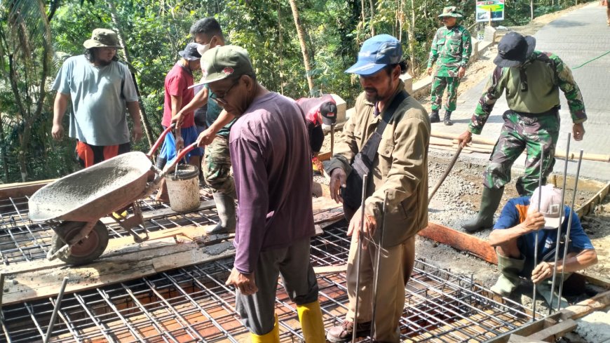 Enam Plat Beton Dibangun TMMD Hadirkan Akses yang Lebih Aman
