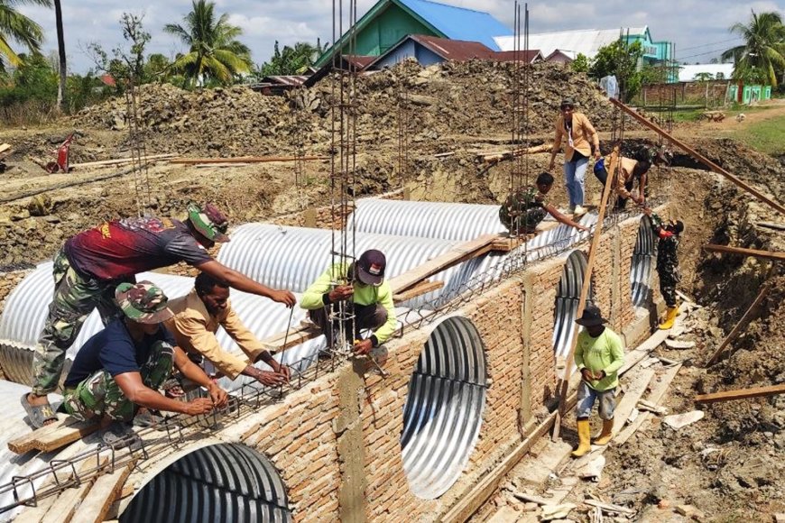 Kebersamaan TNI, Mahasiswa dan Masyarakat Wujudkan Jembatan Aramco di Waninggap Say Merauke