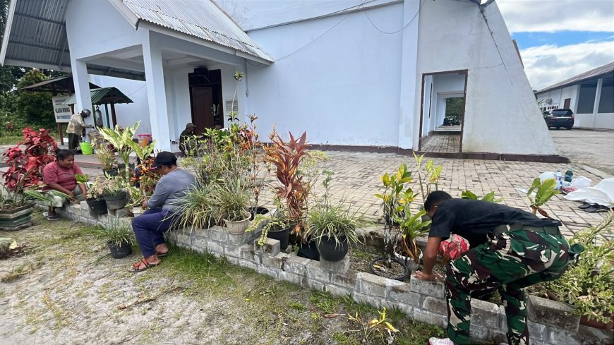 Wujud Kepedulian TNI, Yonif 820 dan Jemaat GKI Ottow Geissler Gotong Royong Rawat Rumah Ibadah