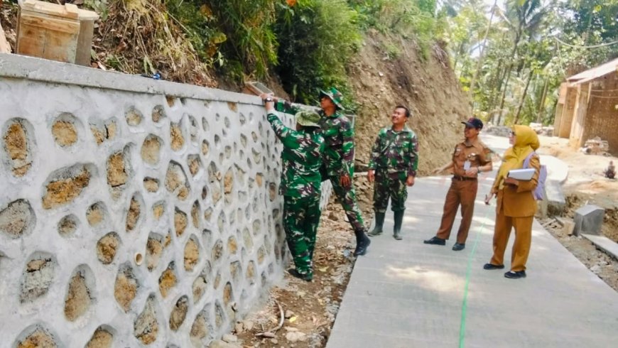 Cek Langsung ke Lapangan Dispermades Pastikan TMMD Berjalan Sesuai Harapan