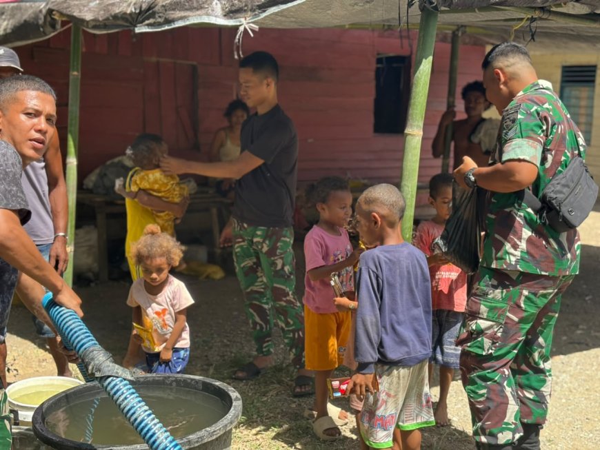 Yonif TP 804/DBAY Salurkan Air Bersih bagi Warga Kampung Waharia yang Mengalami Krisis Air