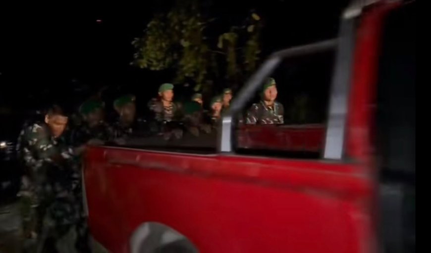 Personel Yonif TP 809/NTM Sigap Bantu Evakuasi Kendaraan Warga Wapoania yang Terperosok ke Jurang
