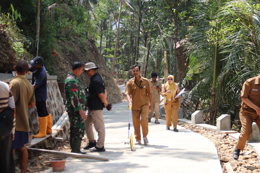 Sekdes Dampingi Pengukuran Pastikan Hasil TMMD Sesuai Standar