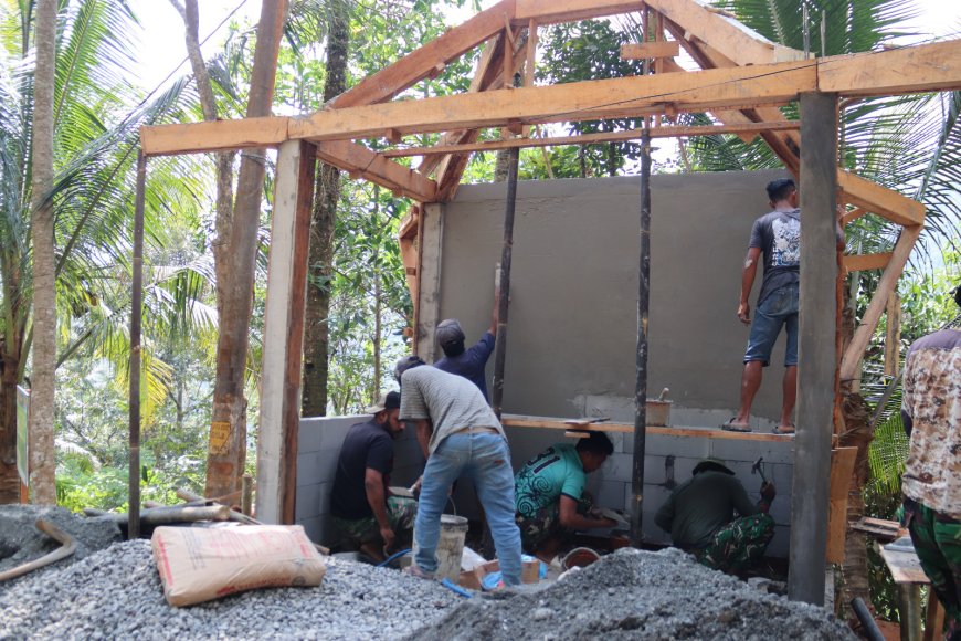 Tangan Sagi Triyono di Balik Kokohnya Pos Kamling TMMD Gumelem Kulon