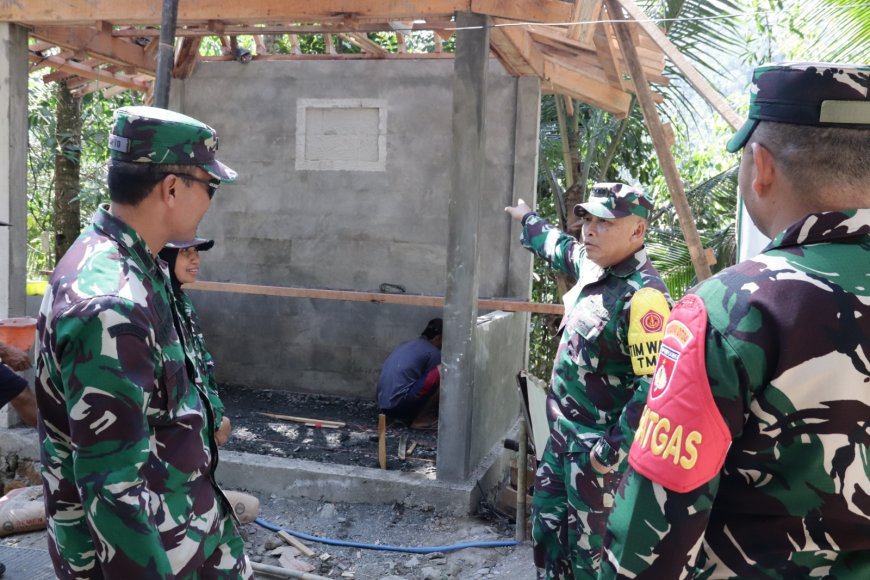 Pos Kamling Berbentuk Limas Simbol Kebersamaan Warga Gumelem Kulon