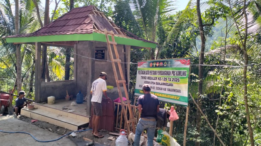 Tinggal Finishing Pos Kamling Berbentuk Limas TMMD Gumelem Kulon Capai 97 Persen