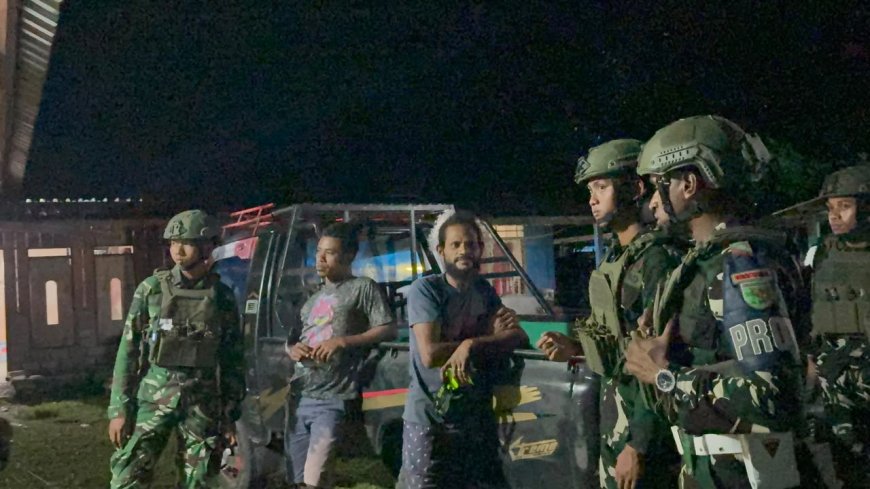 Patroli Malam Yonif TP 860/NSK, Jaga Kondusivitas dan Beri Rasa Aman bagi Warga Waropen