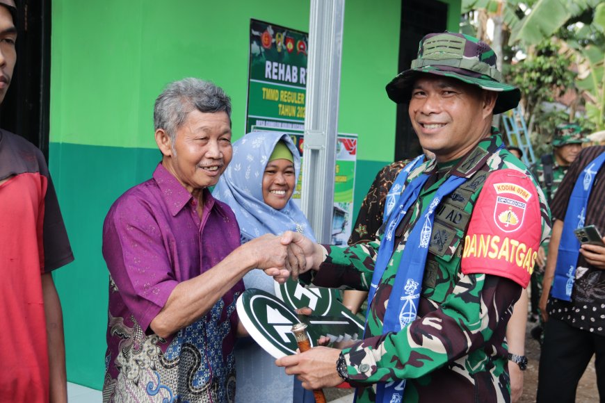 Kunci Diserahkan Harapan Baru Dimulai RTLH TMMD Reguler ke-129 Jadi Rumah Layak Huni