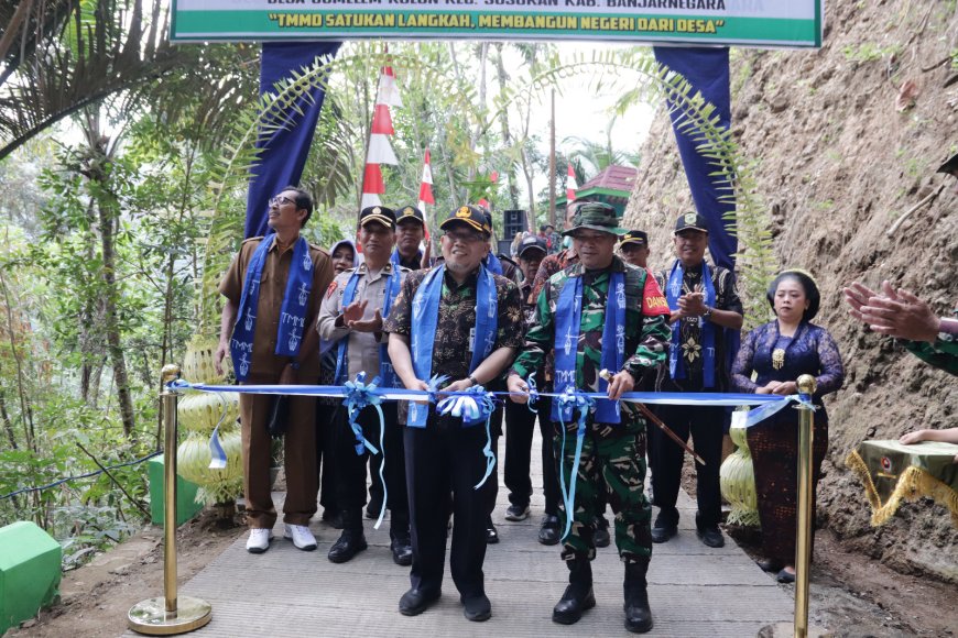 Pita Dipotong Jalan 737 Meter Resmi Dibuka Warga Gumelem Kulon Kini Punya Akses Baru