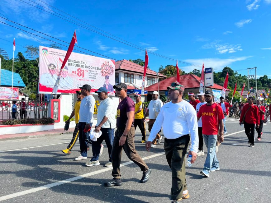 Kirab Merah Putih di Waropen, TNI-Polri dan Masyarakat Bersatu Semarakkan HUT RI ke-81