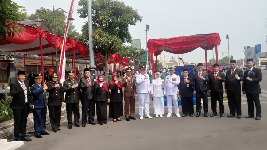 Kasdim 0712/Tegal Hadiri Upacara Pengibaran Bendera HUT ke-81 Kemerdekaan RI Tingkat Kota Tegal