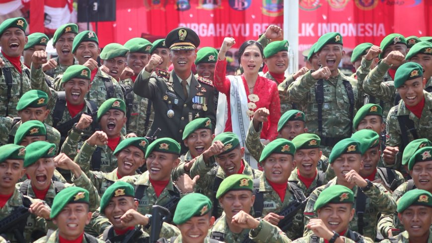 Yonif TP 804/DBAY Turut Sukseskan Upacara HUT ke-81 Kemerdekaan RI di Papua Tengah