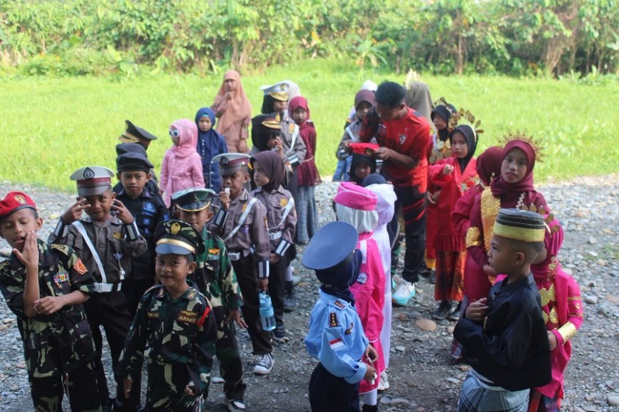 Karnaval Nusantara dan Profesi: Yonif 820/DAAI Hadir, Anak Labema Tunjukkan Semangat Persatuan
