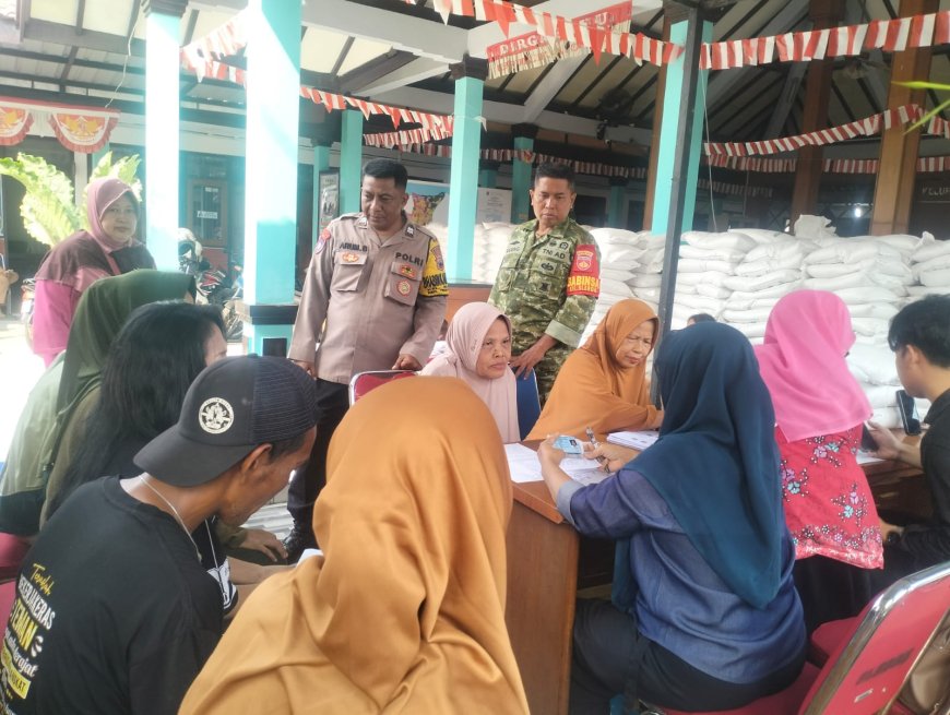 Babinsa Slerok Monitoring Penyaluran Bantuan Pangan Pemerintah bagi 2.715 Penerima Manfaat