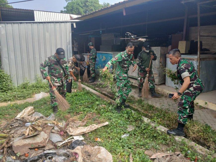 Karya Bakti Kodim 0712/Tegal di Pasar Talok, Wujud Kepedulian dan Semangat Gotong Royong