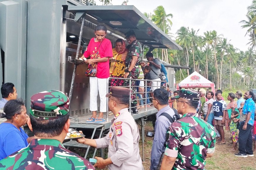 TNI-Polri, Pelajar dan Masyarakat, Gelar Makan Bersama Ungkapan Syukur Keberhasilan Karya Bakti TNI AD di Merauke