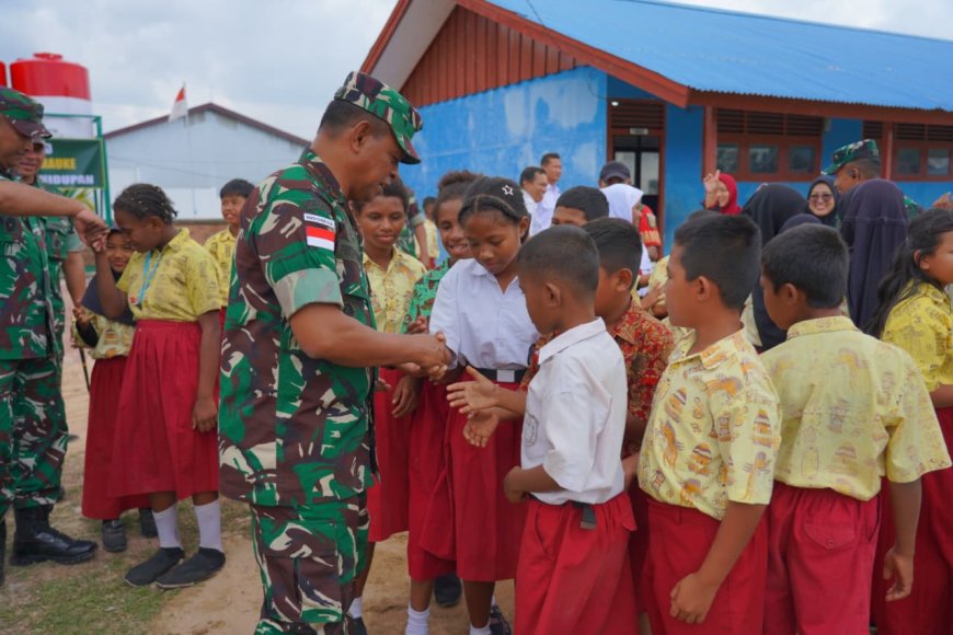 Atasi Kesulitan Air Bersih, Pangdam XXIV/MT Tinjau Pembangunan Sumur Bor di SD Inpres Semangga II